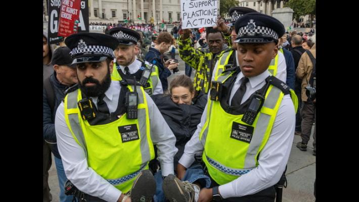 Stretta della polizia britannica sui cortei, limiti a pro-Pal