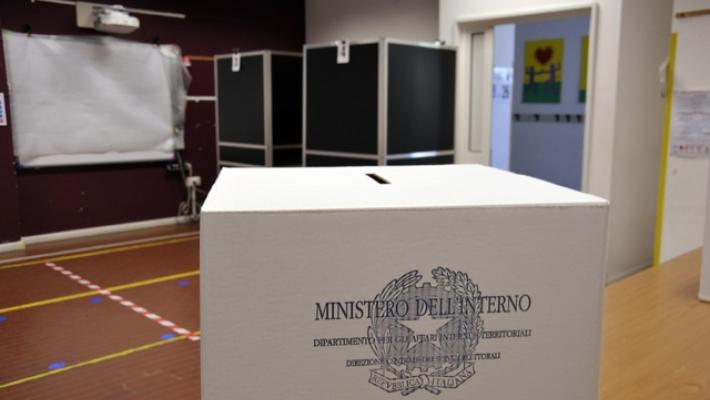 Urne aperte in Calabria per elezioni regionali