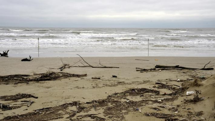 Maltempo, forte vento in Romagna, 'evitare la spiaggia'