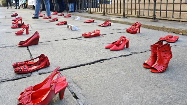 Le stacca orecchio a morsi e la violenta a Sondrio