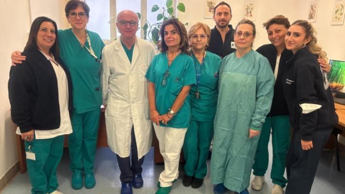 Aveva un tappo di bottiglia bloccato nell'esofago