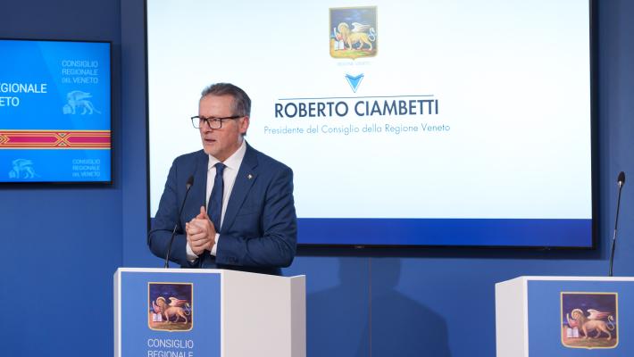 Comunicato Stampa: Il saluto del Presidente Ciambetti all’aula del Consiglio regionale tinyurl.com/msnsa4cn