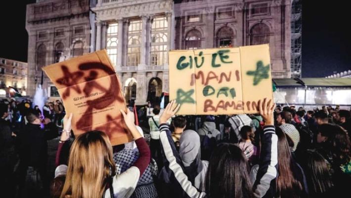 In duemila al corteo proPal a Torino, 'ripartiamo'