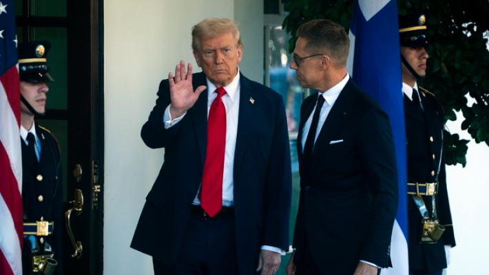 Trump: "Difenderei la Finlandia vigorosamente da un attacco russo. La Spagna forse dovrebbe essere espulsa dalla Nato"