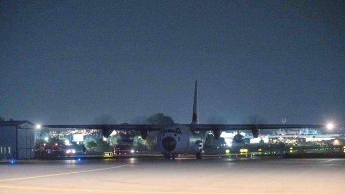 Scavalcò recinzione e invase pista Linate, rimpatriato