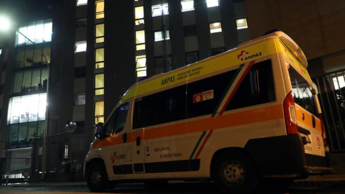 Frontale tra auto, muore ragazza di 23 anni, altri 4 feriti
