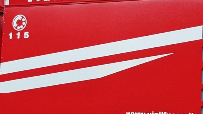 Incendio in una casa, morti 98enne e badante 44enne