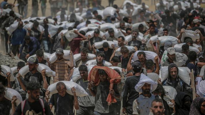 Israele, 'camion con gli aiuti stanno entrando a Gaza'