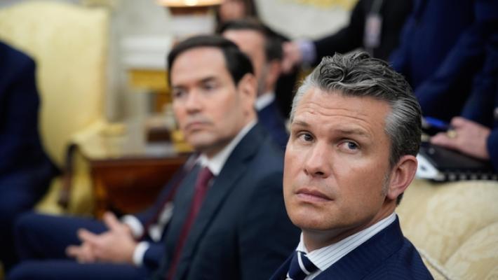 Bufera su Hegseth per base del Qatar in Usa, Maga insorgono