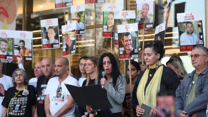 Famiglie ostaggi, da mezzanotte il rilascio in diretta