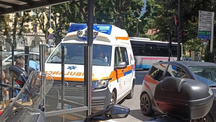 Due donne uscite dalla Messa travolte da auto, una grave