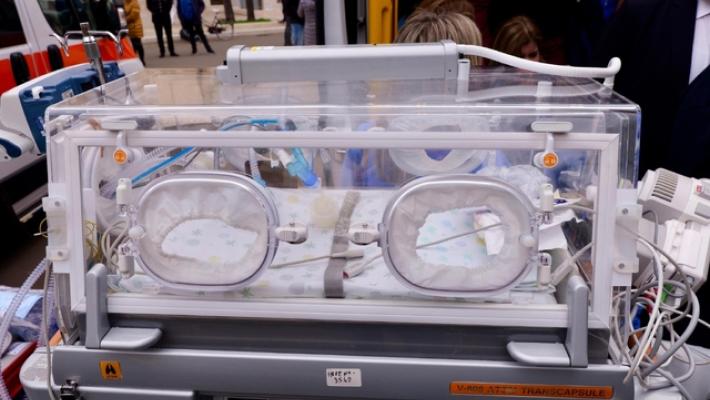 Crisi respiratoria dopo un parto in casa, morta una neonata