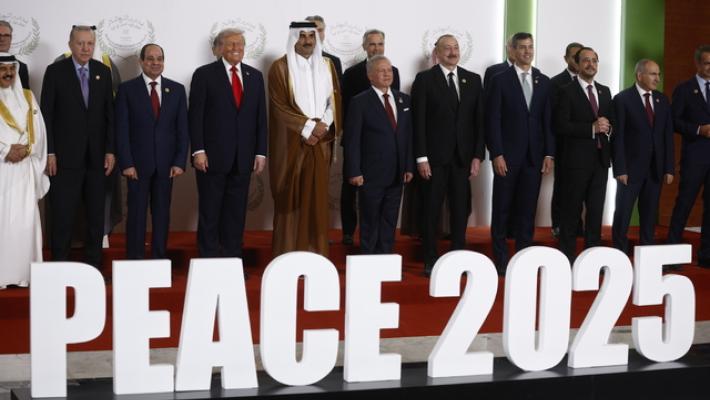 Trump firma l'accordo di pace per Gaza