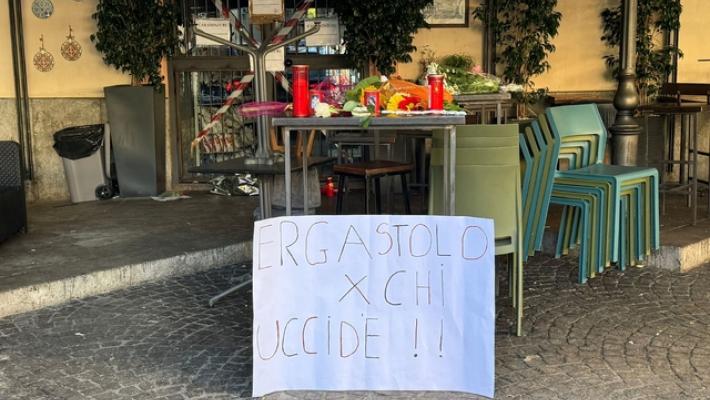 Giovane ucciso: cartello davanti a pub, ergastolo per chi uccide