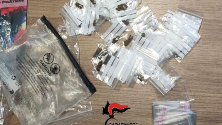 Gestivano piazza di spaccio droga, 18 misure cautelari