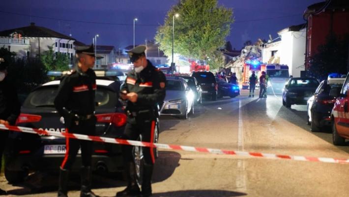 Casa satura di gas, esplosione all'apertura della porta
