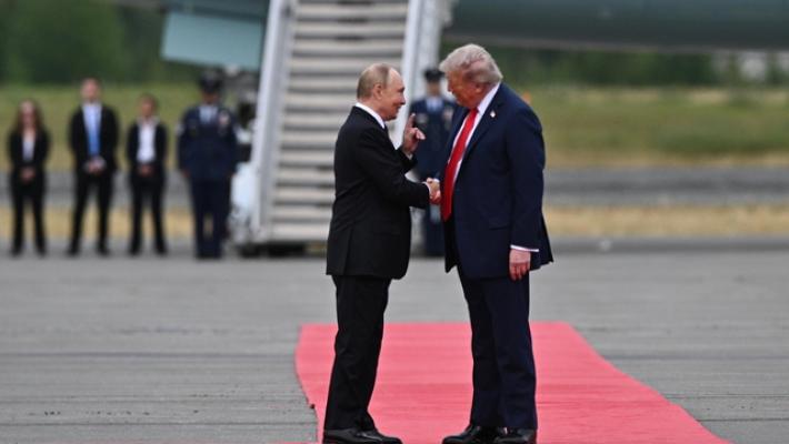 Trump, 'sto parlando con Putin, poi entrambi riferiremo'