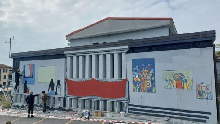 La scuola non chiude più, murales cimitero diventa un museo