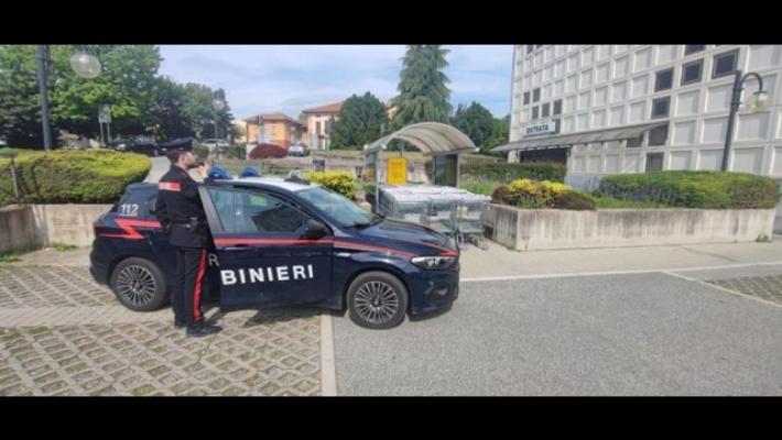 Biella, tenta di investire un carabiniere e viene arrestato