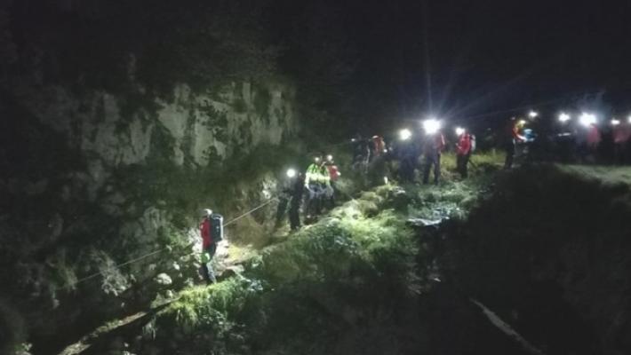 Cerca un cervo ferito nel bosco, anziano muore nel Bellunese