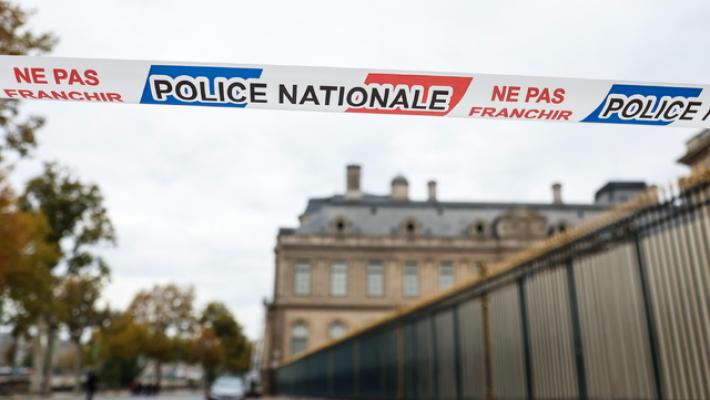 Media, ritrovati due gioielli su nove rubati a Louvre