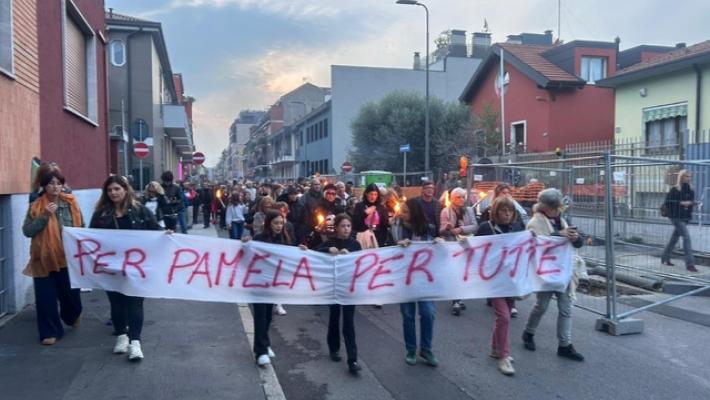Fiaccolata a Milano per Pamela, c'è anche la madre