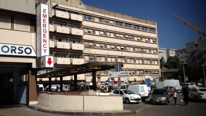 Morto uno dei tre bambini travolti da crollo muro a Gioia Tauro