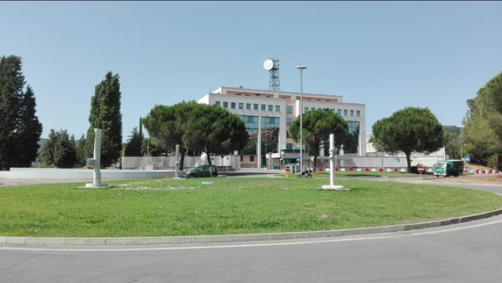 Acquistano Ferrari con assegni falsi ma vengono scoperti