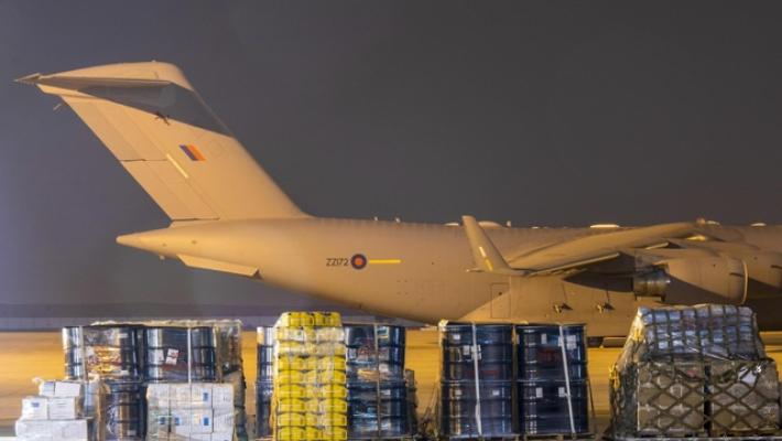 Aereo cargo esce di pista a Hong Kong, un morto e un ferito