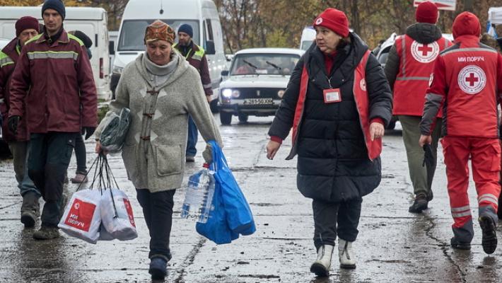 Kiev, droni russi su asilo a Kharkiv, bimbi feriti