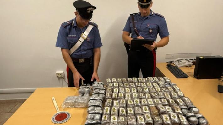 Blitz contro narcotraffico, in bidone interrato 51kg di hascisc
