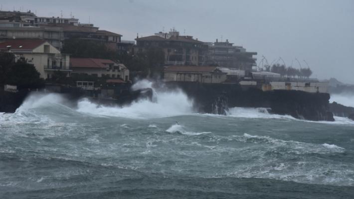Maltempo, venti forti e forti mareggiate al Centro-Sud