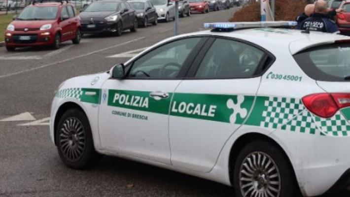Investita da un autobus di linea, gravissima donna a Brescia