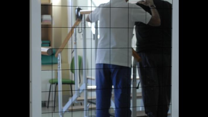 Emilia a 100 anni torna a camminare dopo frattura del femore