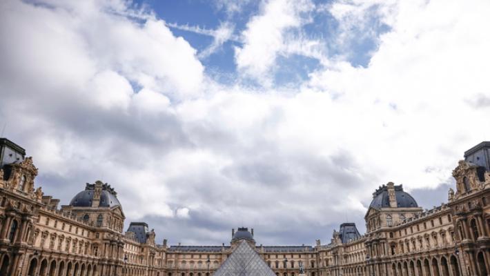 'Evadete al Louvre', museo cancella lo slogan dal sito web