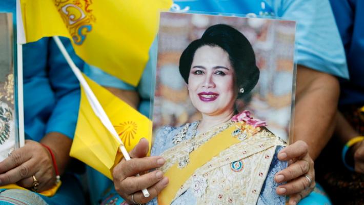 È morta a 93 anni la regina madre di Thailandia Sirikit