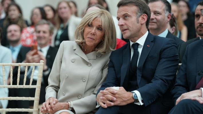 Udienza a Parigi per fake news su sessualità Brigitte Macron