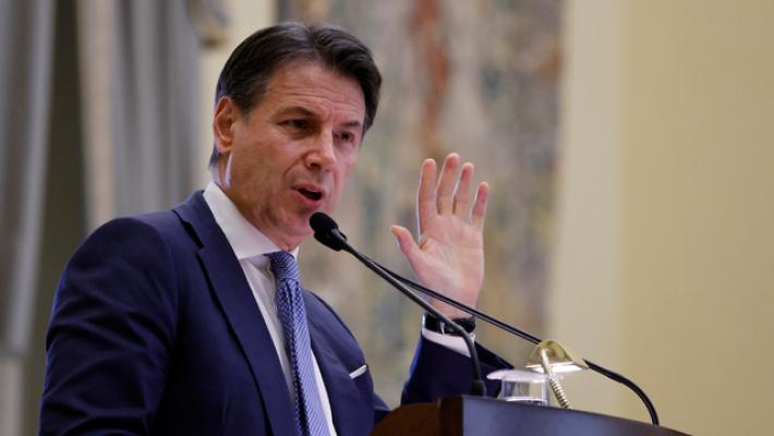Conte, volano stracci sulle banche ma si investe per le armi