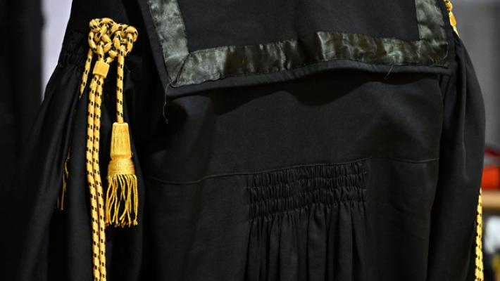 Violentò badante dei genitori ad Alba, condannato a 8 anni