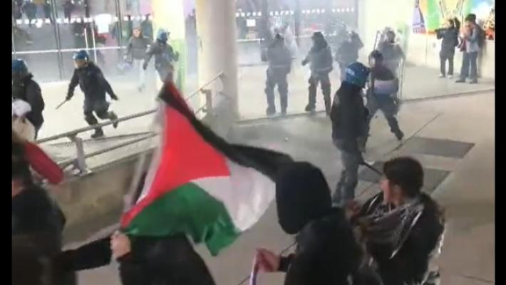 ProPal tentano di entrare a Porta Susa, respinti da forze ordine