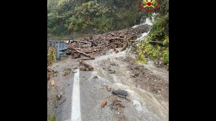 Frana su una strada provinciale dell'Appennino bolognese