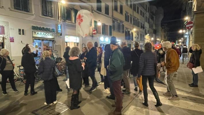 Pentole e fischietti, protesta contro lo spaccio a Firenze