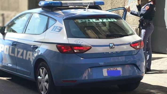 Colpi di pietre in faccia all'ex compagna, arrestato