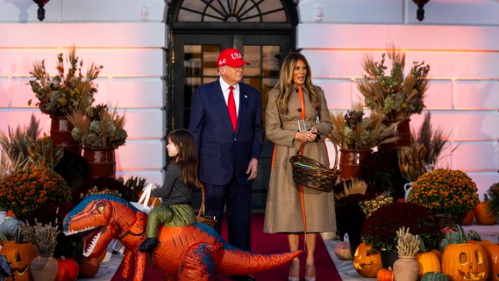 'Dolcetto o scherzetto', Trump e Melania celebrano Halloween