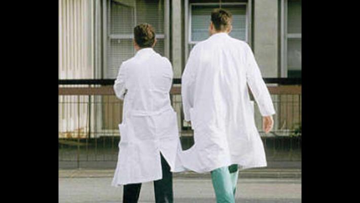 Moglie muore e marito grave in ospedale, ipotesi pesticidi