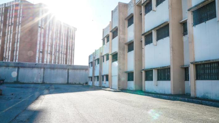 Da padre a figlio detenuto scarpe con cocaina in sala colloqui