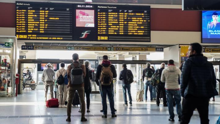 Minore torturato a Torino, procura indaga per sequestro
