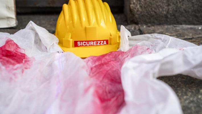 Cade da altezza di dieci metri, morto operaio nel Bresciano