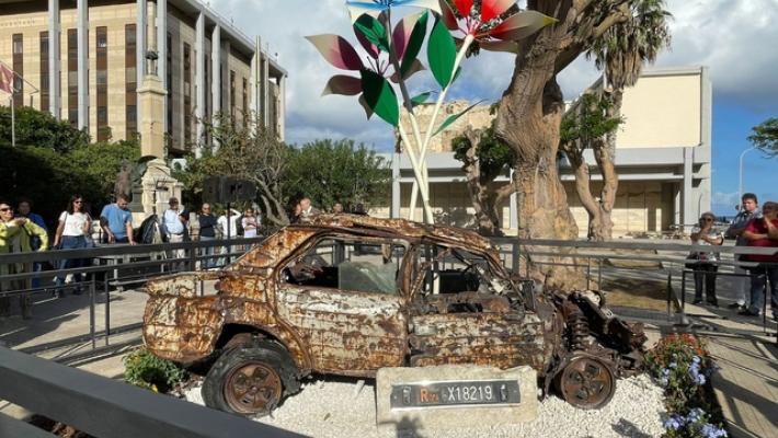 Rottame auto attentato Pizzolungo in piazza, opera a memoria