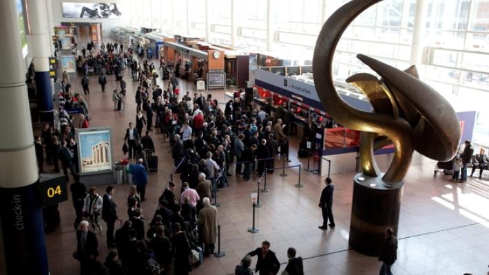 Aeroporti di Bruxelles e Liegi nuovamente chiusi per droni